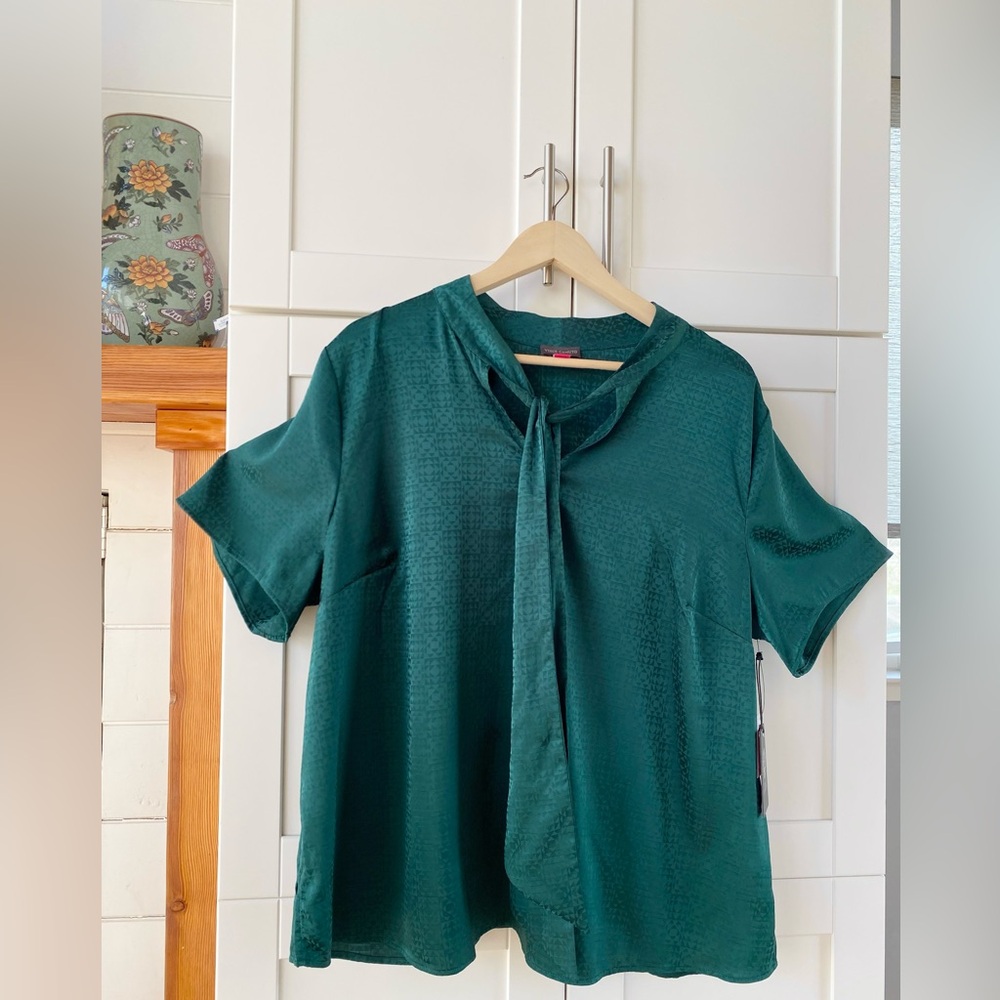 NWT Vince Camuto Tie Neck Blouse